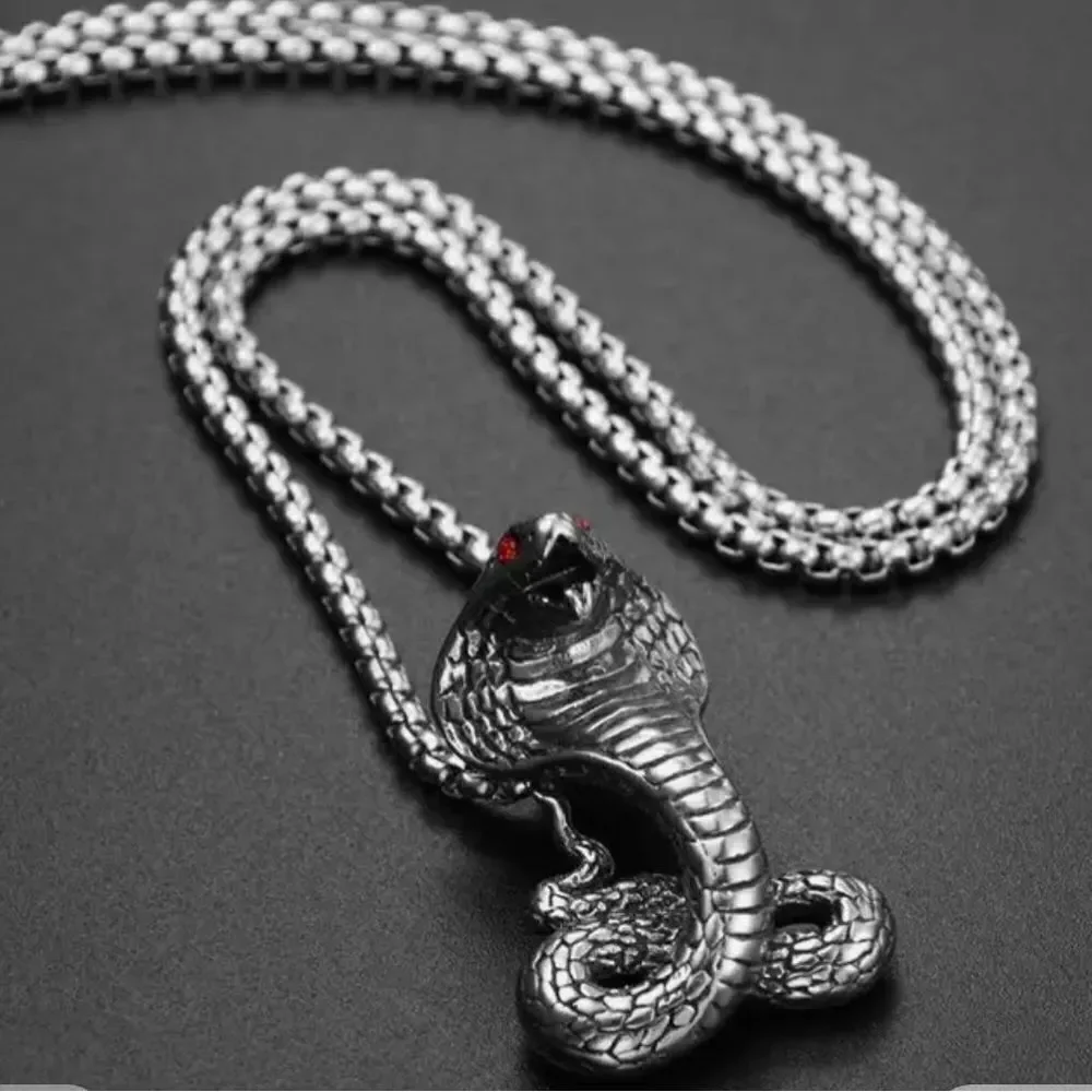 ‎RED EYED COBRA PENDANT